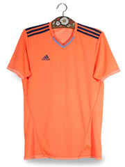 Tricou adidas portocaliu corai cu detalii bleumarin și albastru deschis mărime S vedere din față second-hand premium