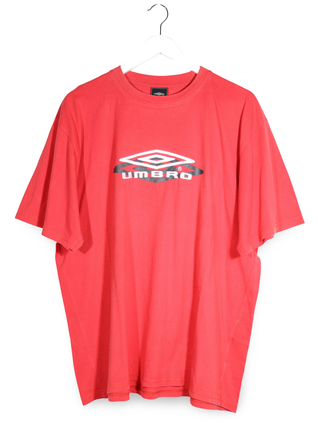 Tricou Umbro roșu mărime XXL vedere din față second-hand premium