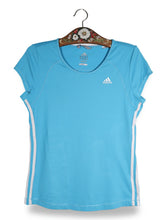 Tricou Adidas albastru deschis mărime L vedere din față second-hand premium