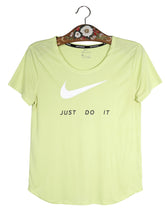 Tricou Nike verde deschis mărime S vedere din față second-hand premium