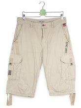 Pantaloni scurti Camp David bej mărime M vedere din față second-hand premium