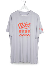 Tricou Nike gri deschis mărime XL vedere din față second-hand premium