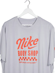 Tricou Nike gri deschis mărime XL detaliu material și croială second-hand premium