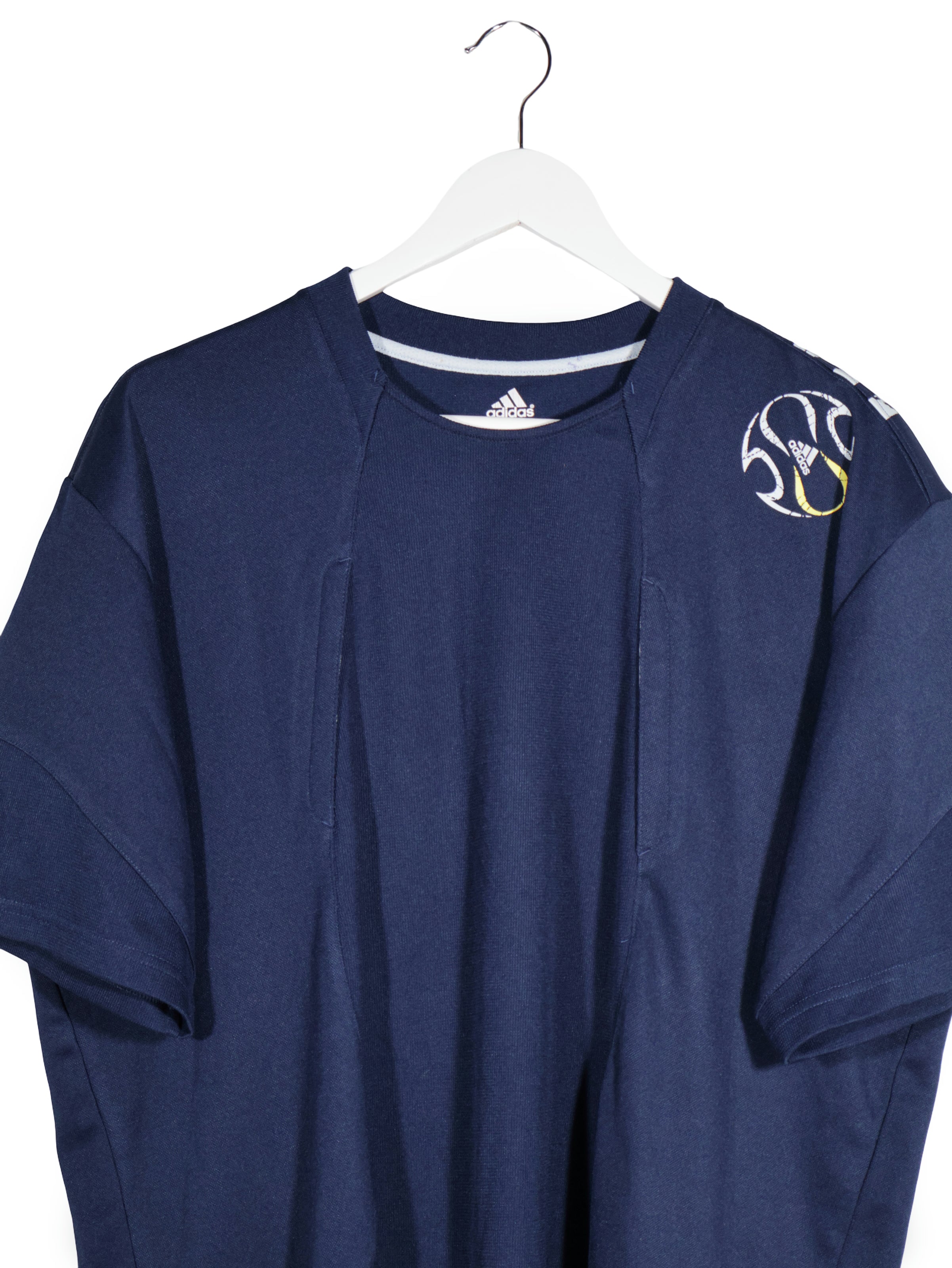 Tricou Adidas bleumarin mărime XL detaliu material și croială second-hand premium
