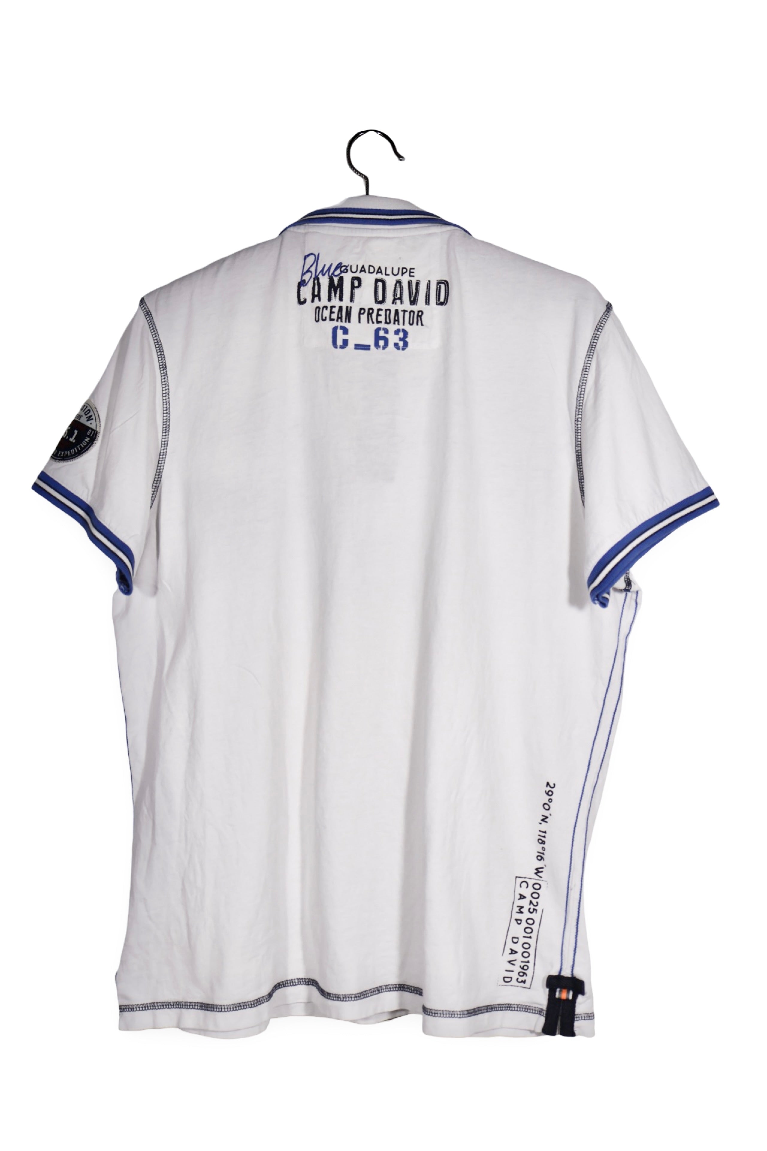 Tricou - Camp David alb cu imprimeu grafic si guler contrastant – L – Bărbați - spate