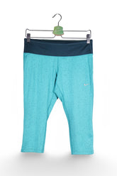 Pantaloni scurți - NIKE turcoaz cu talie bleumarin si imprimeu discret – M – Femei - fata
