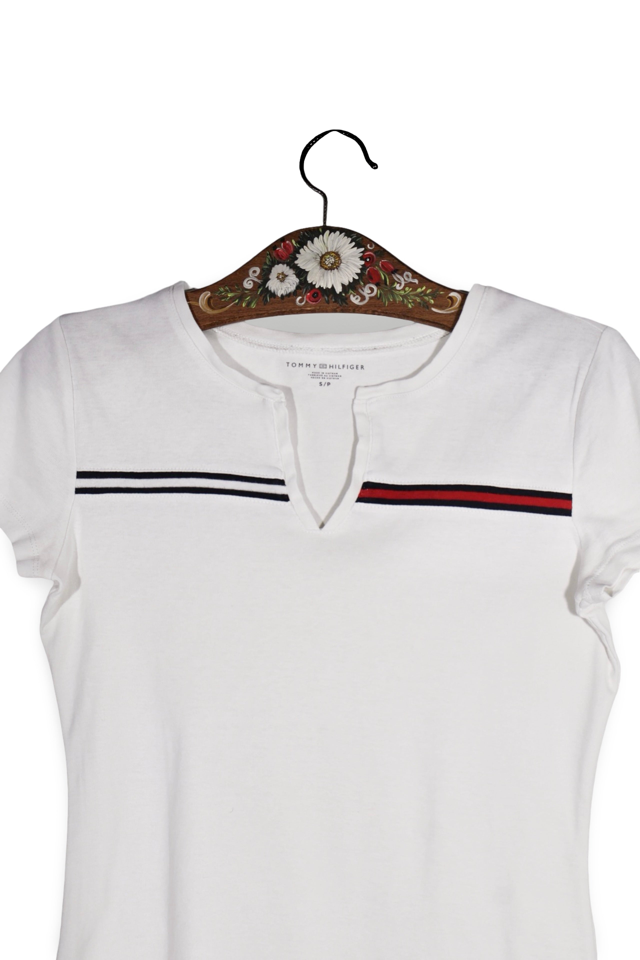 Tricou - Tommy Hilfiger alb din bumbac cu detaliu colorat la guler – S – Femei - detaliu