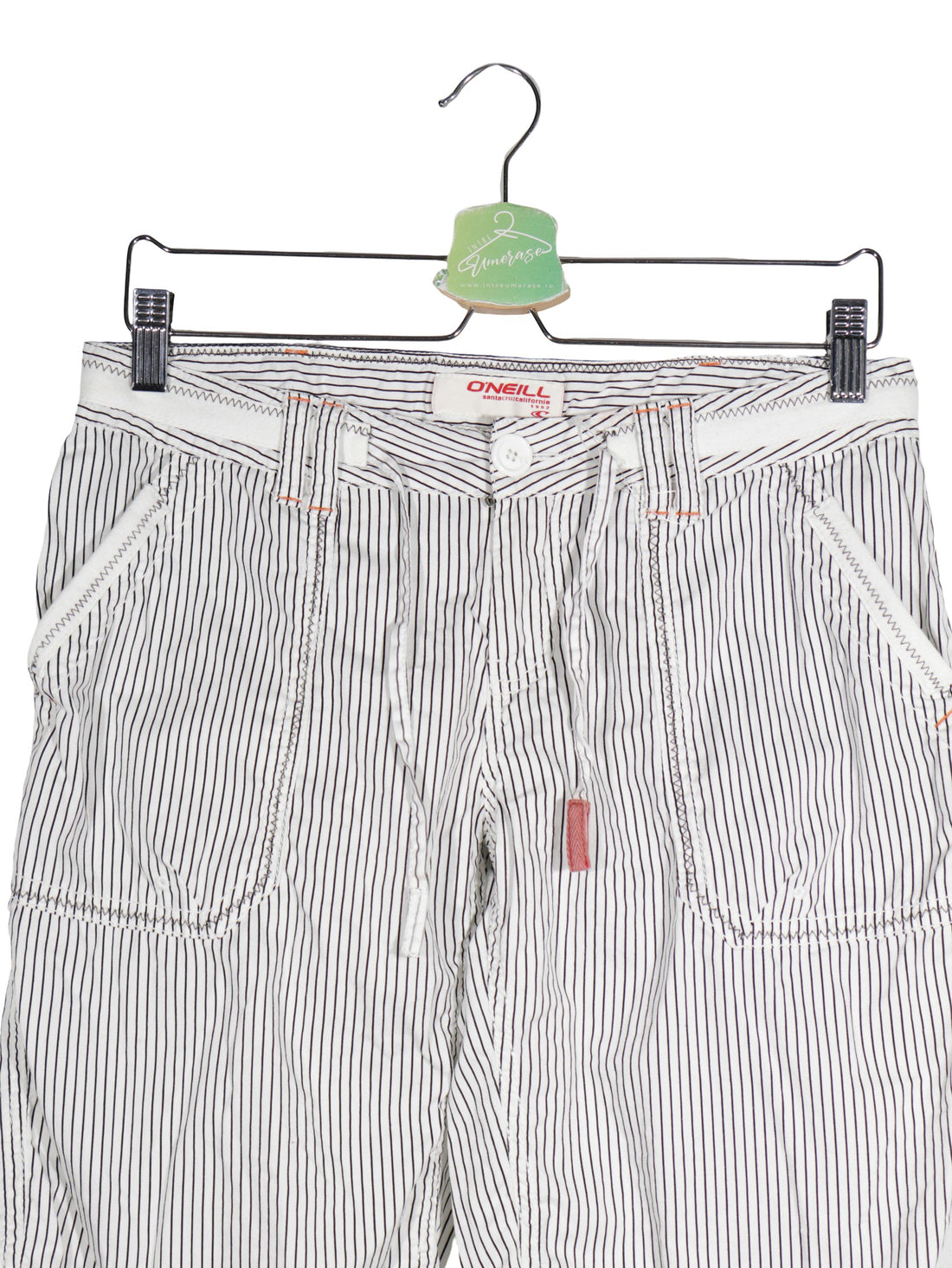 Pantaloni scurti O'Neill alb cu dungi negre fine mărime XS detaliu material și croială second-hand premium