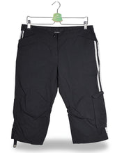 Pantaloni 2/3 adidas negru mărime M vedere din față second-hand premium