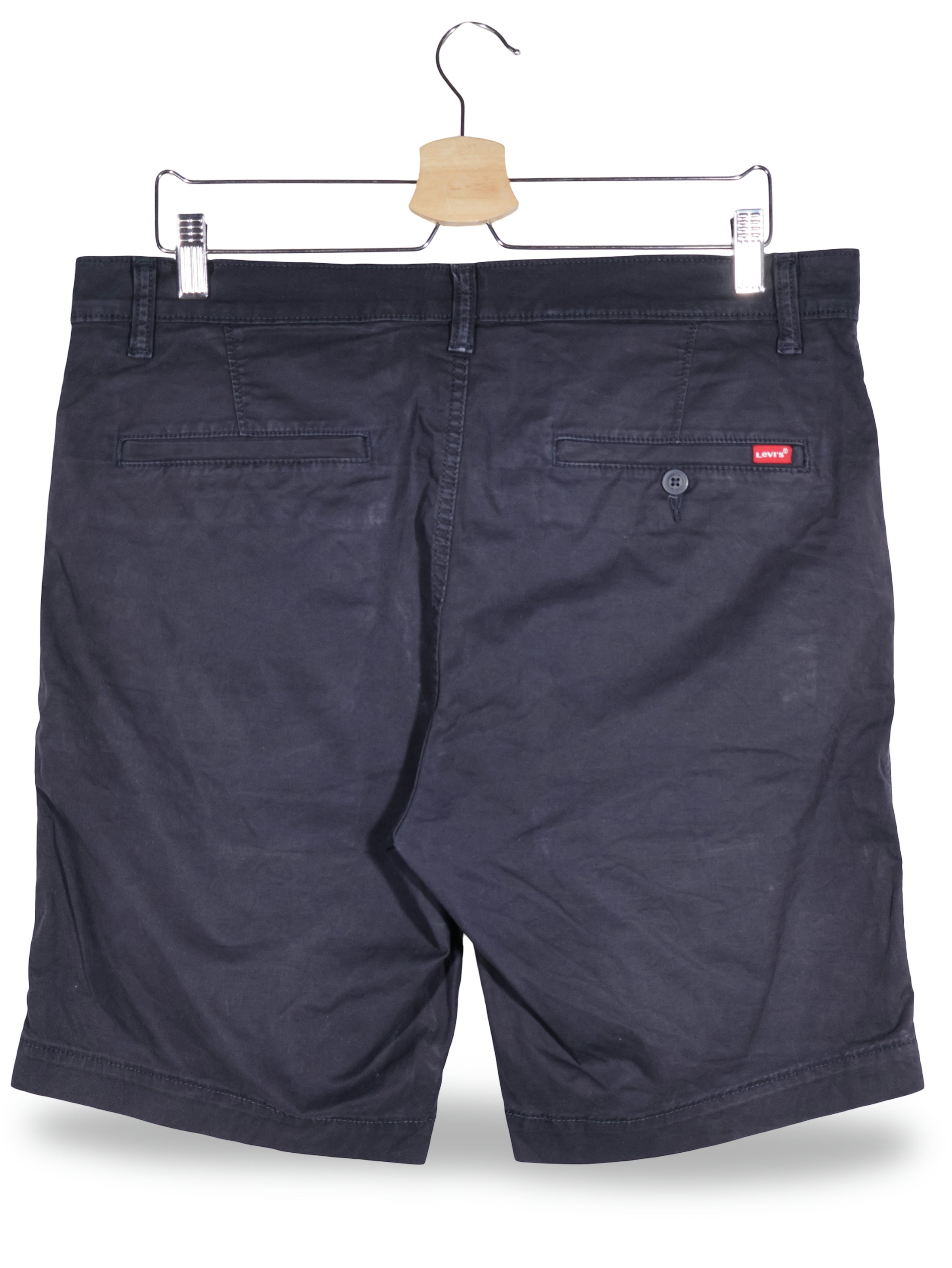 Pantaloni scurti Levi's bleumarin inchis mărime M vedere din spate second-hand premium