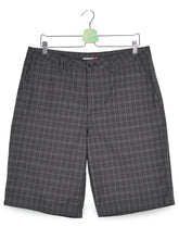 Pantaloni scurti Quiksilver negru mărime M vedere din față second-hand premium