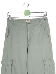 Pantaloni Levi's verde salvia mărime XS detaliu material și croială second-hand premium
