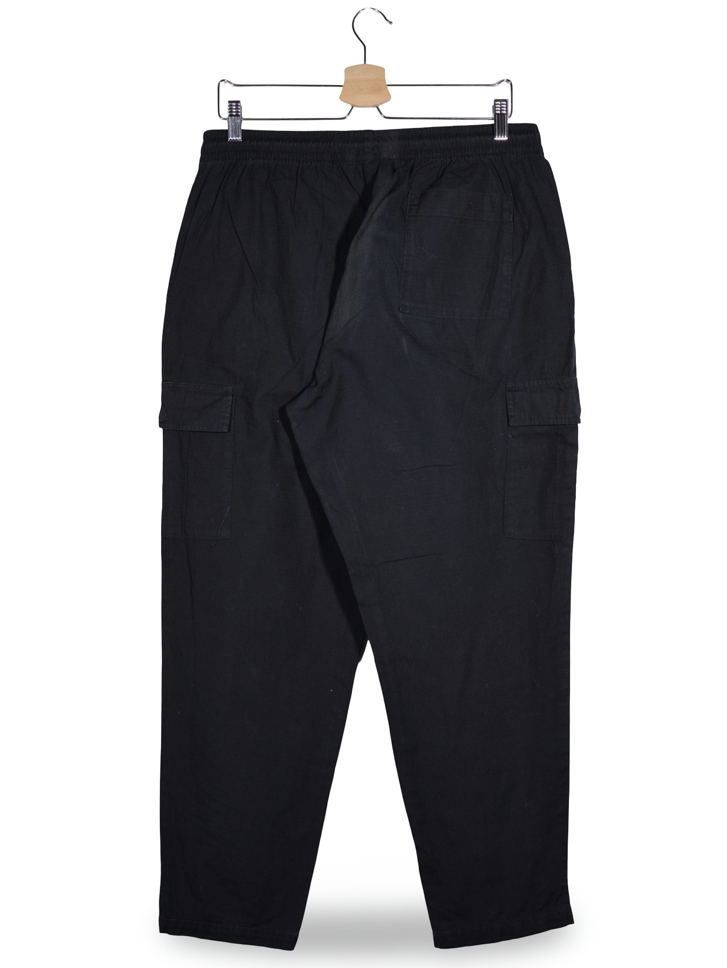 Pantaloni Adidas negru mărime L vedere din spate second-hand premium