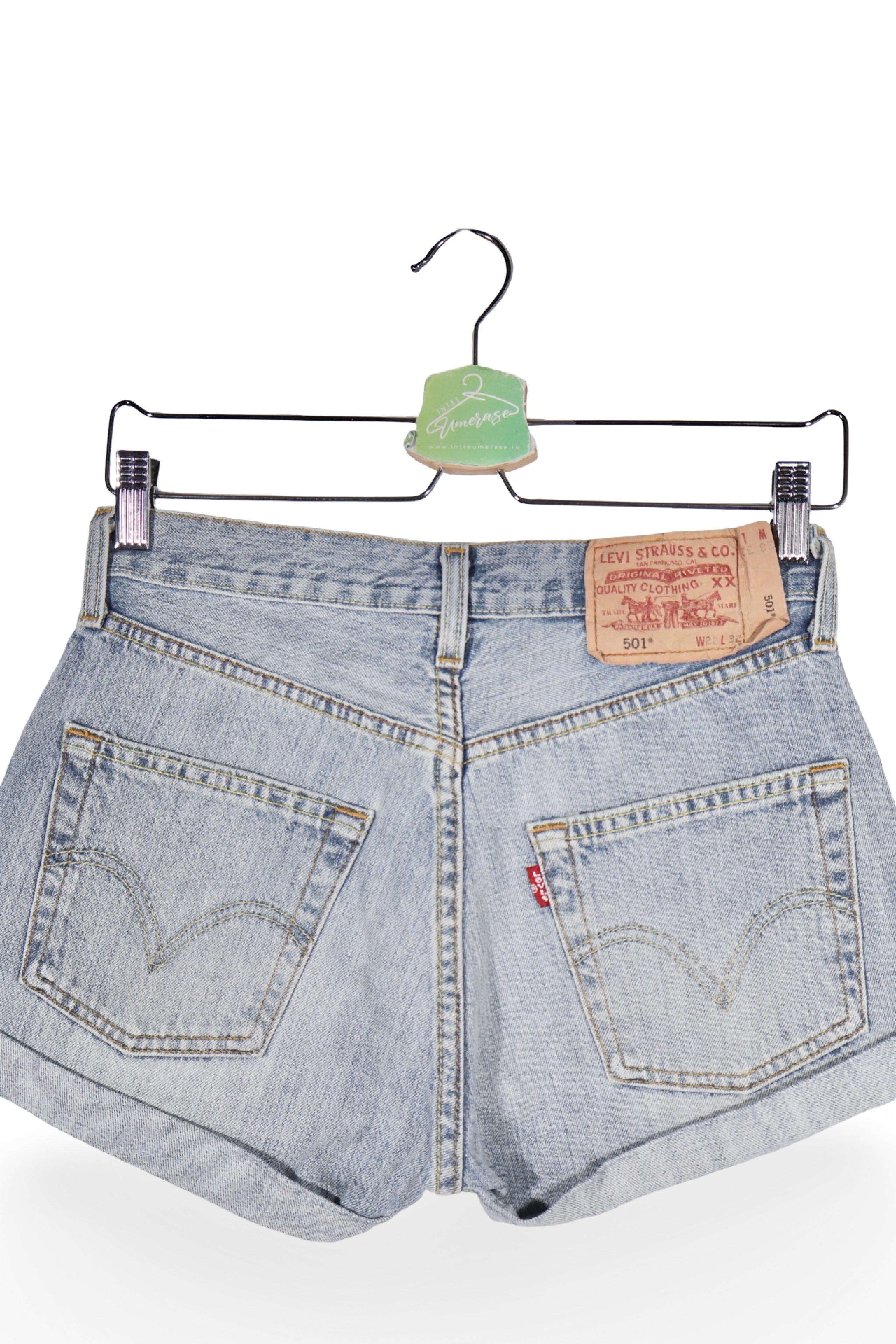 Blugi scurți - Levi's albaștri deschiși din denim cu tiv răsucit – S – Femei - spate