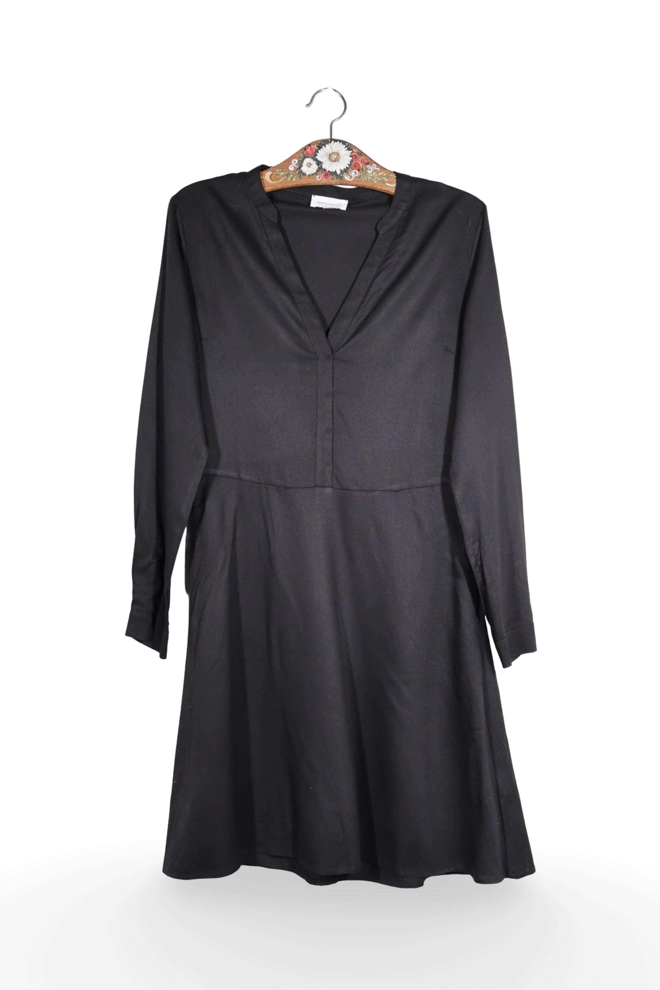 Rochie - Premium neagră din liocel cu linie fluidă – S – Femei - fata