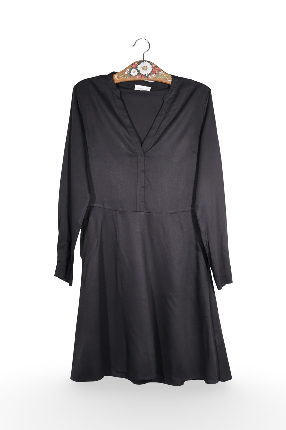 Rochie - Premium neagră din liocel cu linie fluidă – S – Femei - fata