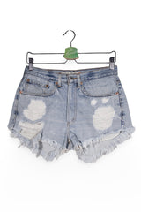 Blugi scurți - Levi's albaștri deschiși, rupți, cu tiv franjurat – M – Femei - fata