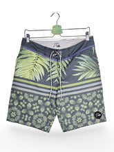 Pantaloni scurți - Quiksilver boardshorts gri cu print tropical – S – Bărbați - fata