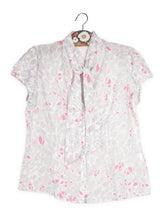 Bluza Selection by s.Oliver alb, roz, gri mărime L vedere din față second-hand premium