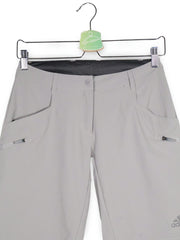 Pantaloni scurti adidas gri deschis mărime S detaliu material și croială second-hand premium