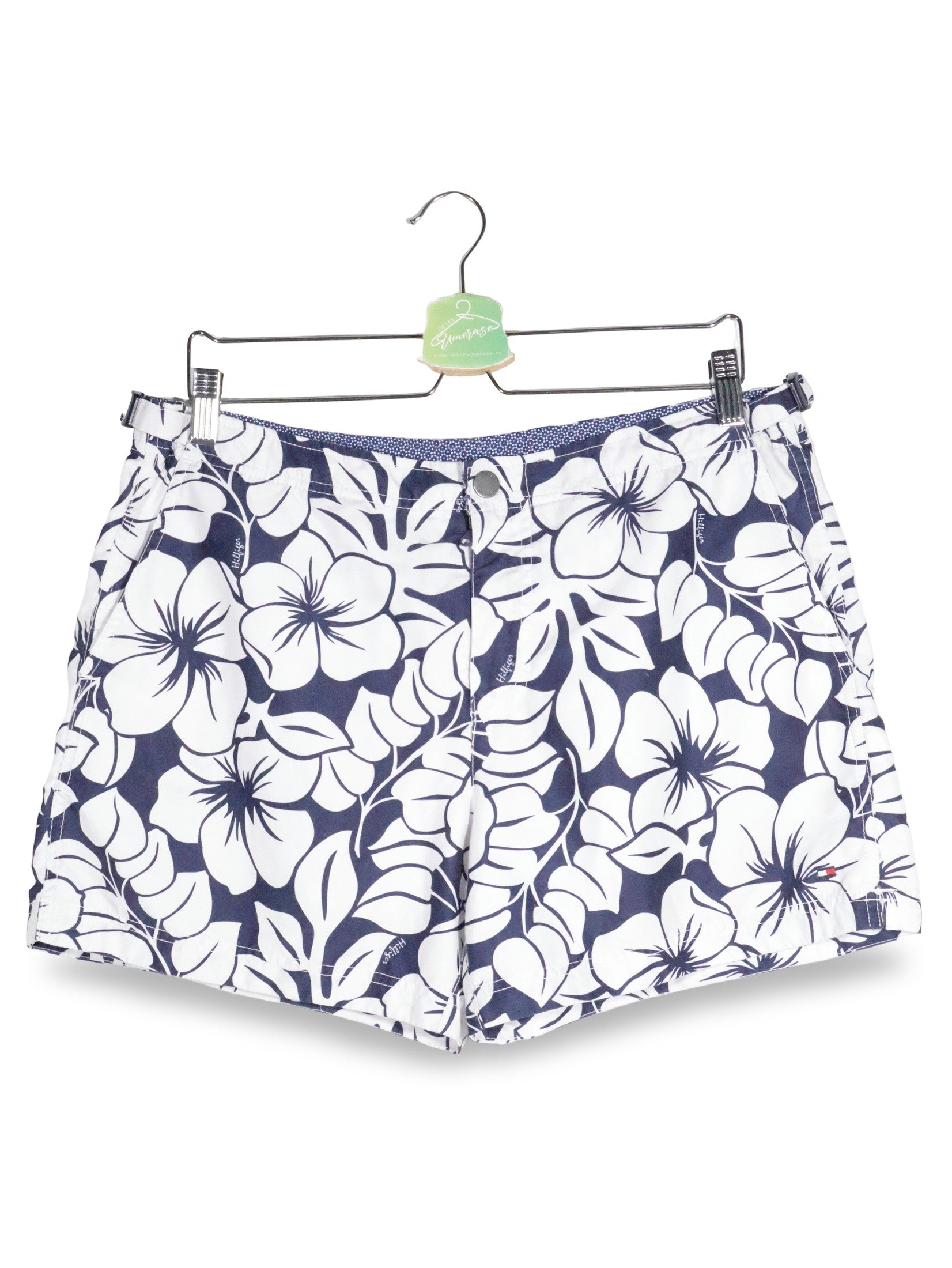 Pantaloni scurti Tommy Hilfiger alb / bleumarin mărime M vedere din față second-hand premium