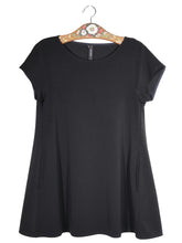 Tricou MARC CAIN negru mărime M vedere din față second-hand premium