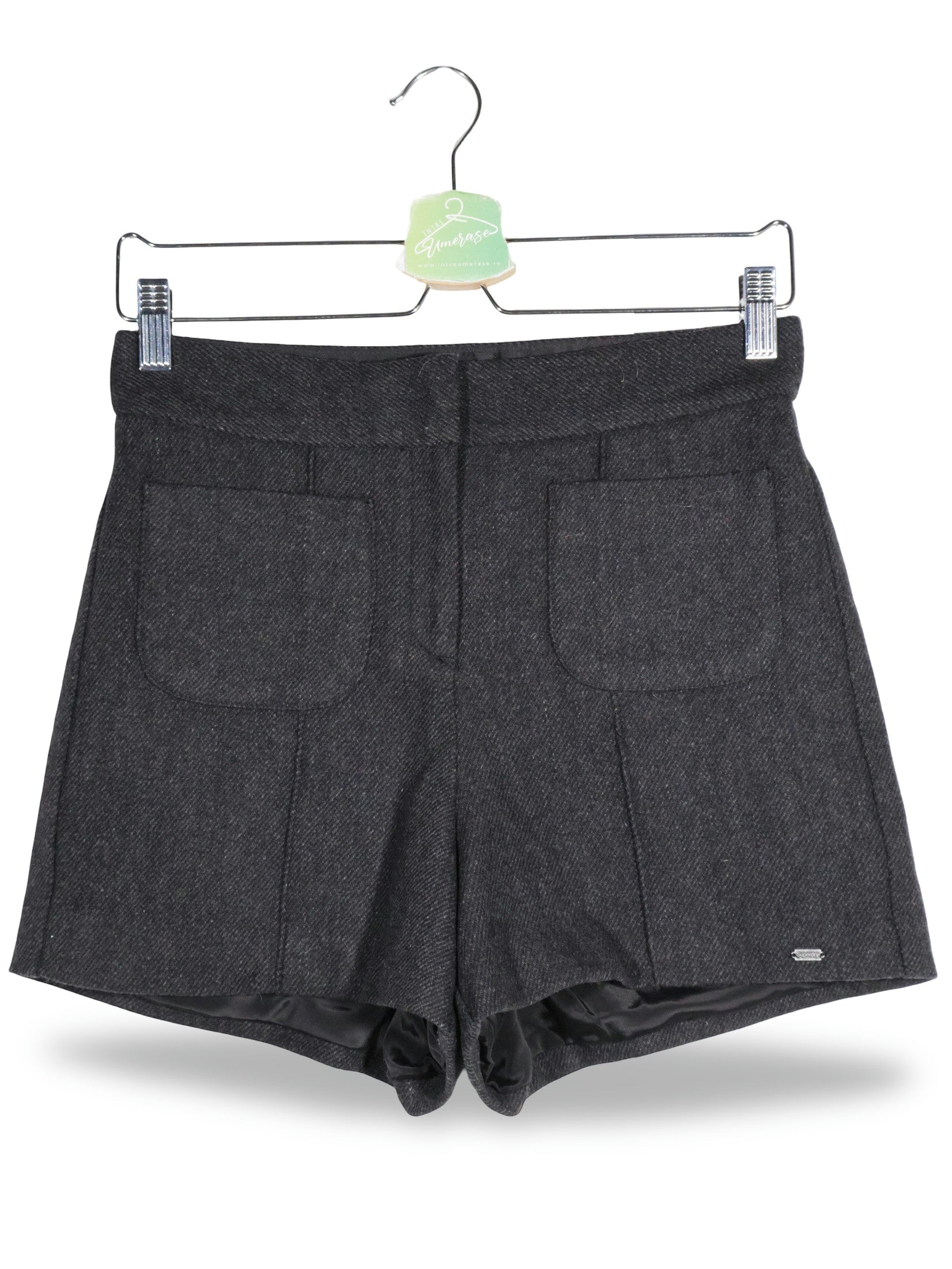 Pantaloni scurti Superdry gri închis mărime S vedere din față second-hand premium