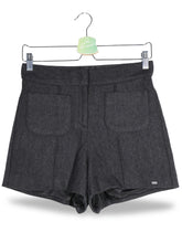 Pantaloni scurti Superdry gri închis mărime S vedere din față second-hand premium