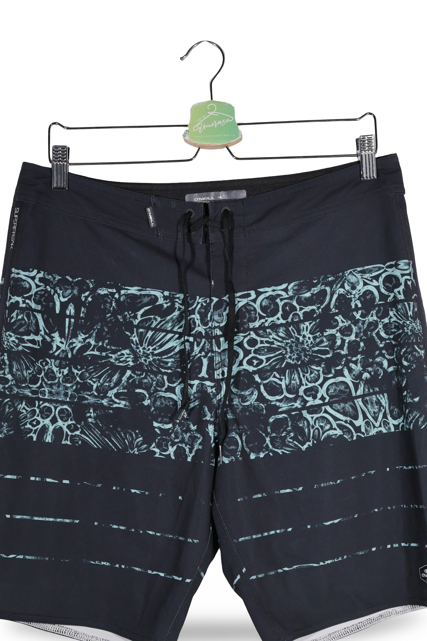 Pantaloni scurti O'Neill negru cu print albastru-verzui mărime S detaliu material și croială second-hand premium