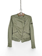 Jacheta Guess - marimea M - Femei