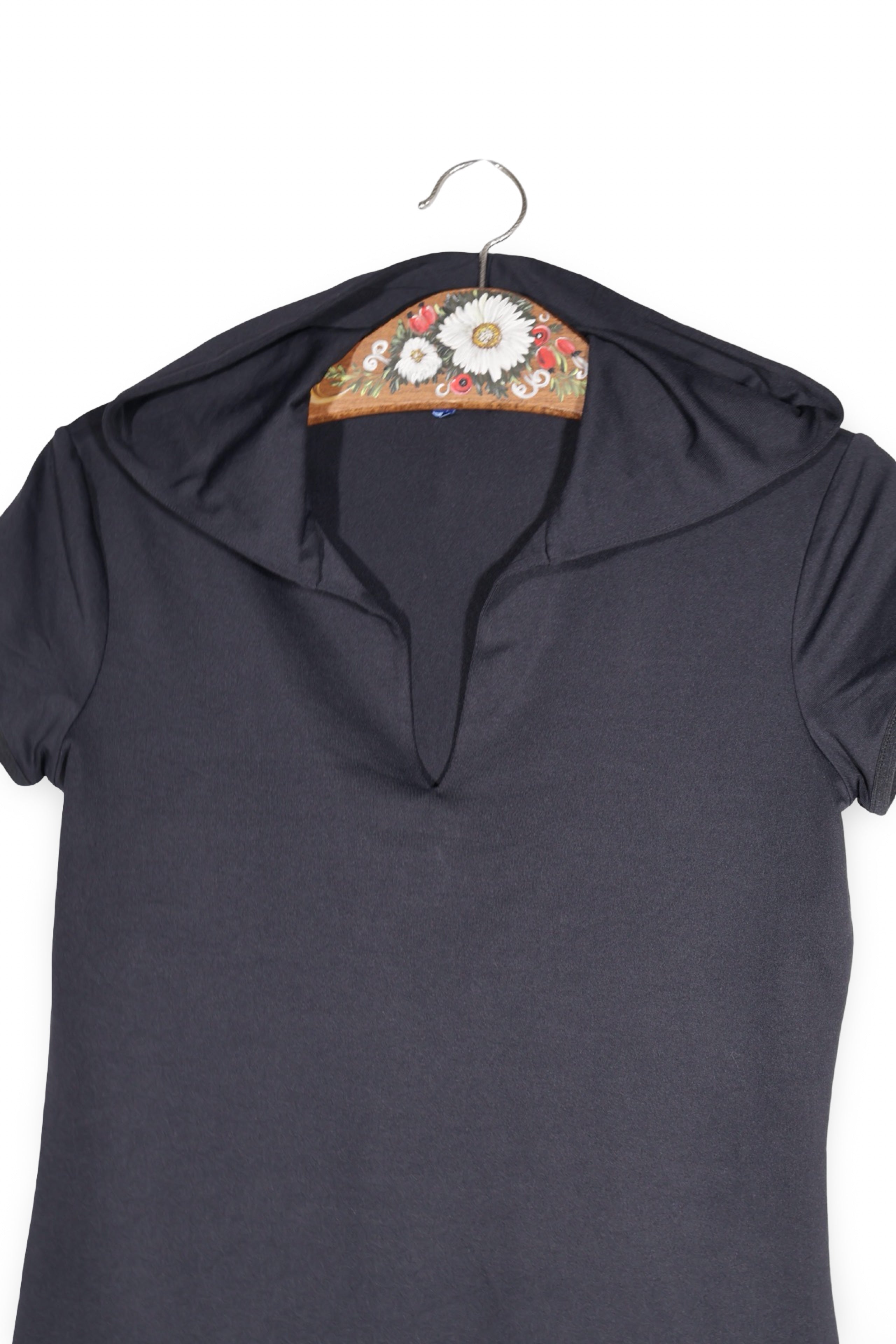 Top - Escada negru cu gluga si decolteu adanc – S – Femei - detaliu