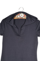 Top - Escada negru cu gluga si decolteu adanc – S – Femei - detaliu