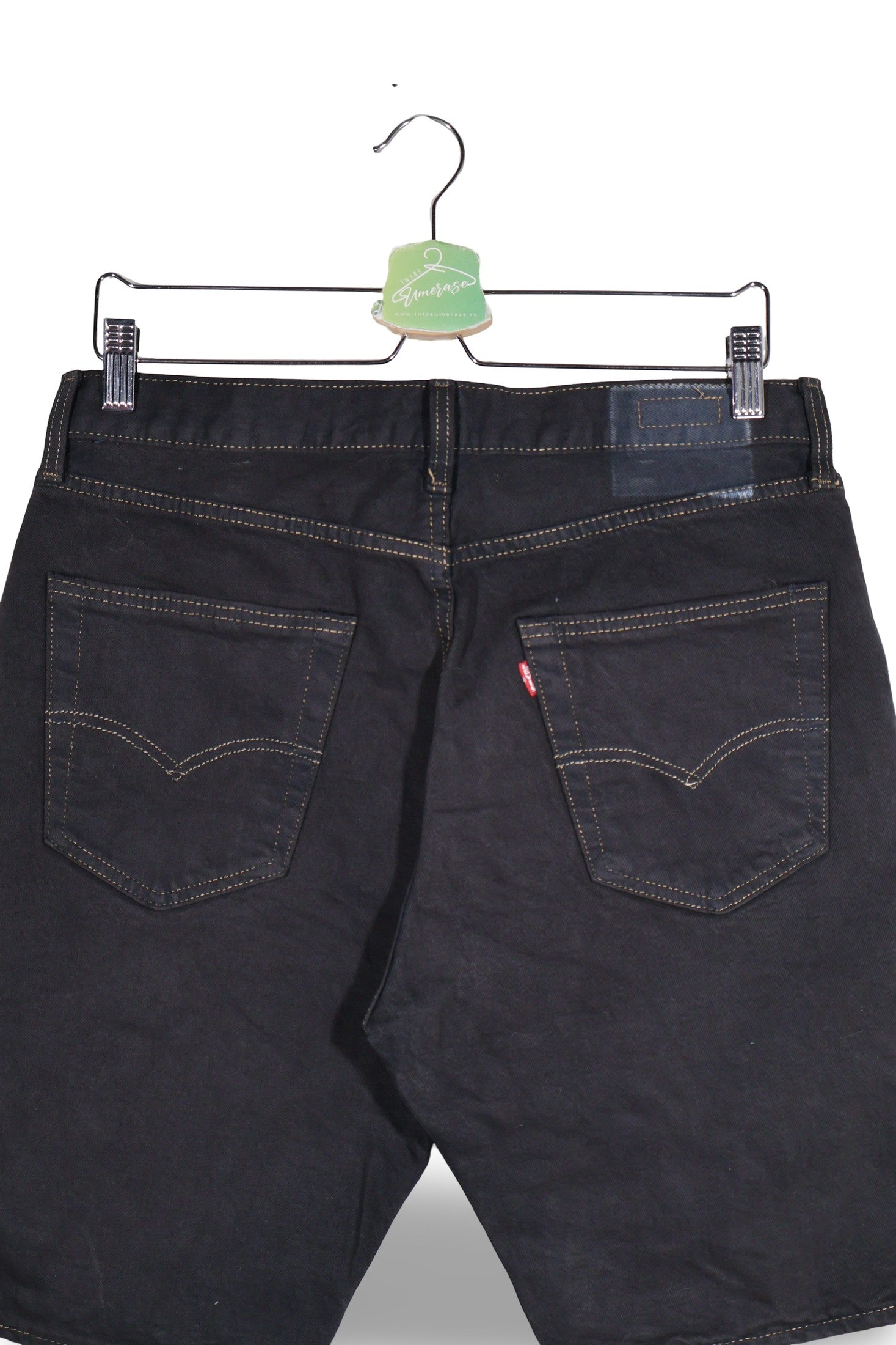 Blugi scurti Levi's negru mărime S detaliu material și croială second-hand premium