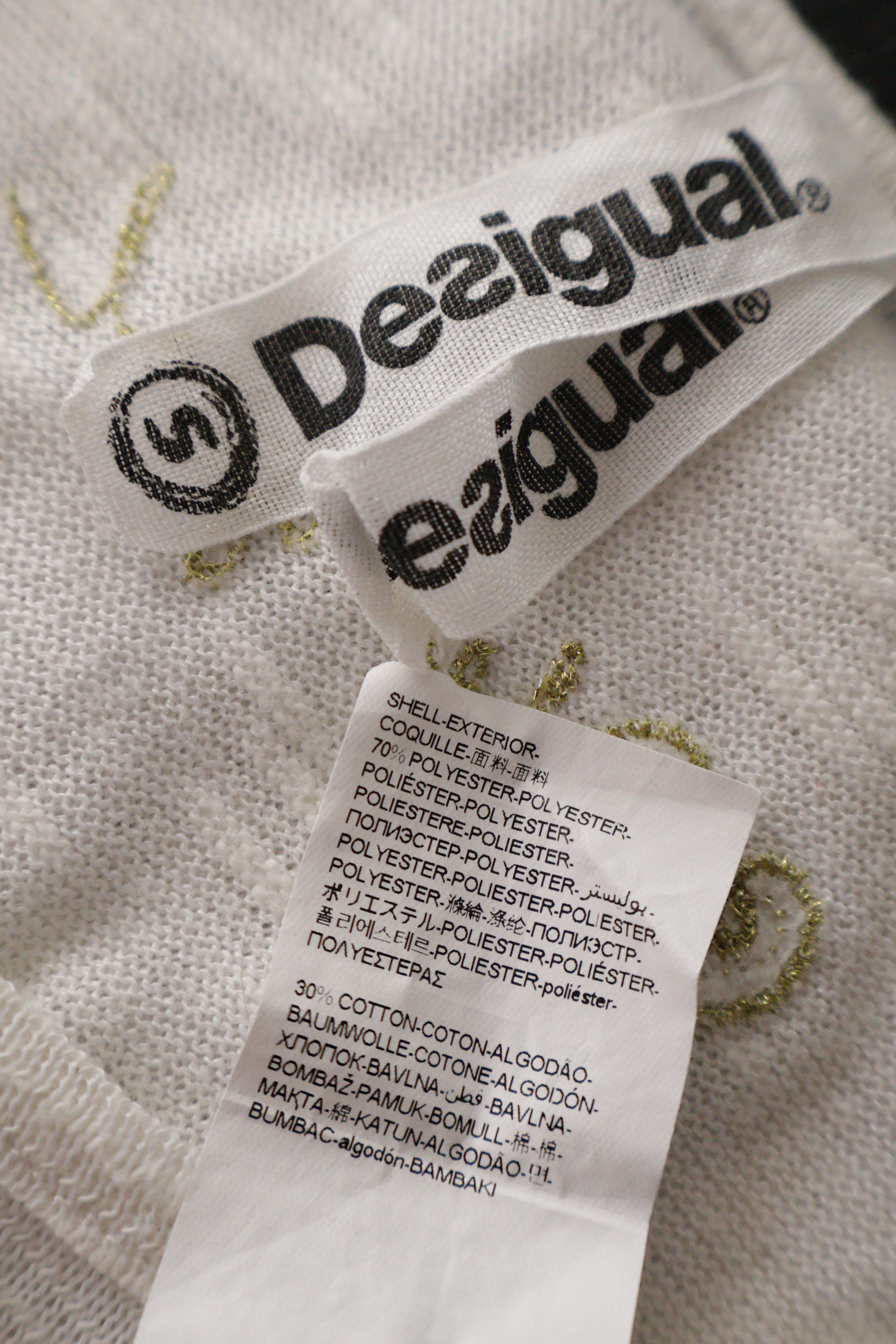 Eticheta marime si compozitie (rotita dreapta) - Top - Desigual alb cu imprimeu ornamental colorat – M – Femei