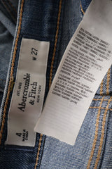Eticheta marime si compozitie (rotita dreapta) - Pantaloni scurți - Abercrombie&Fitch denim albastru deschis cu tiv rasfrânt – M – Femei