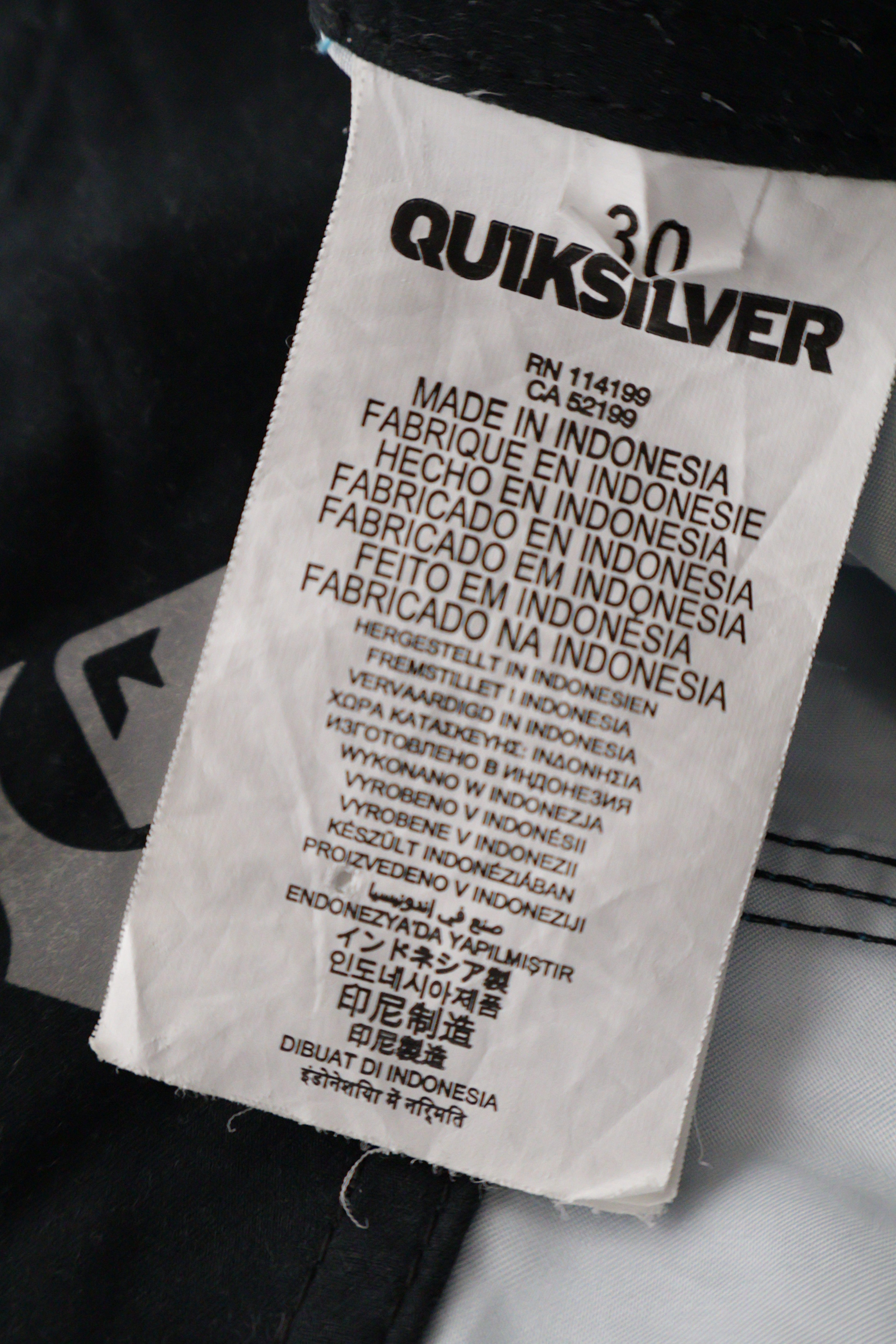 Eticheta marime si compozitie (rotita dreapta) - Pantaloni scurți - Quiksilver boardshorts grafice bleu-violet – S – Bărbați
