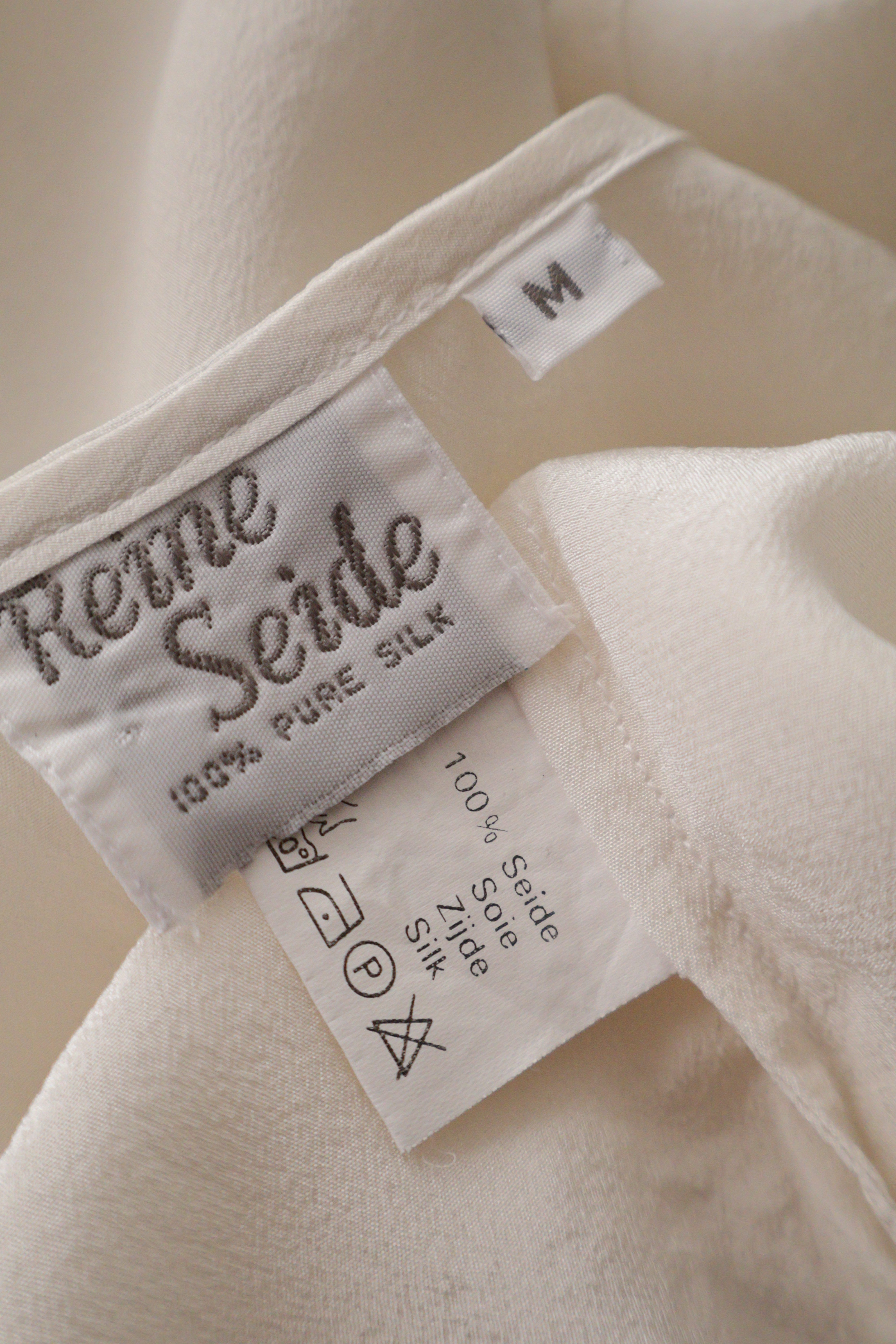 Eticheta marime si compozitie (rotita dreapta) - Top - Vintage alb fildes din mătase cu linie simplă – M – Femei