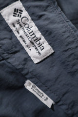 Eticheta marime si compozitie (rotita dreapta) - Pantaloni 2/3 - Columbia gri inchis din nylon cu croiala relaxata – S – Femei