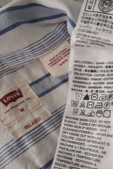 Eticheta marime si compozitie (rotita dreapta) - Cămașă - Levi's albă cu dungi albastre din lyocell și bumbac – M – Bărbați