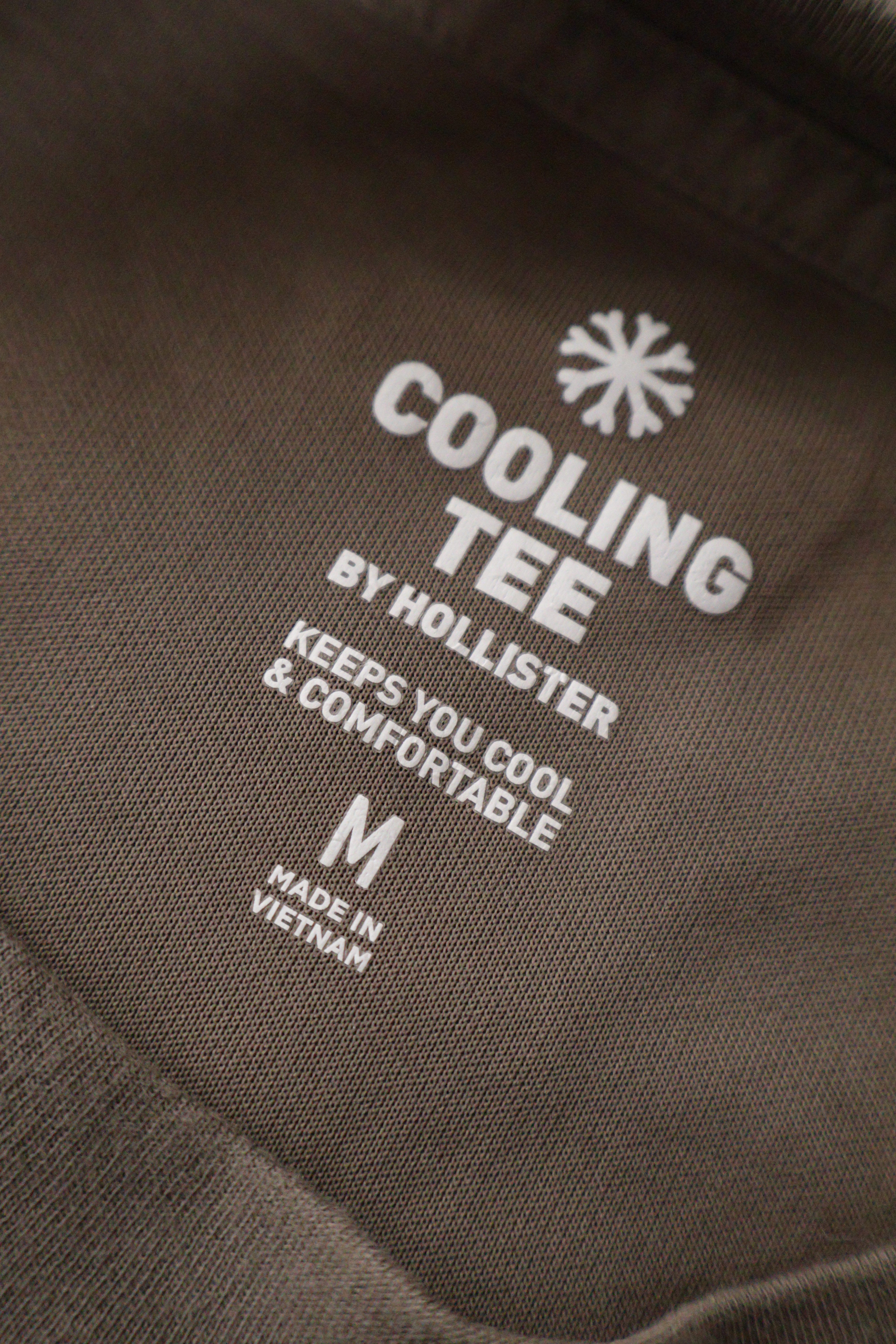 Eticheta marime si compozitie (rotita dreapta) - Tricou - Hollister gri-bej din bumbac cu croială lejeră – M – Bărbați