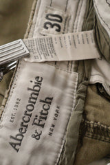 Eticheta marime si compozitie (rotita dreapta) - Pantaloni scurți - Abercrombie&Fitch kaki din bumbac cu buzunare cargo – S – Bărbați