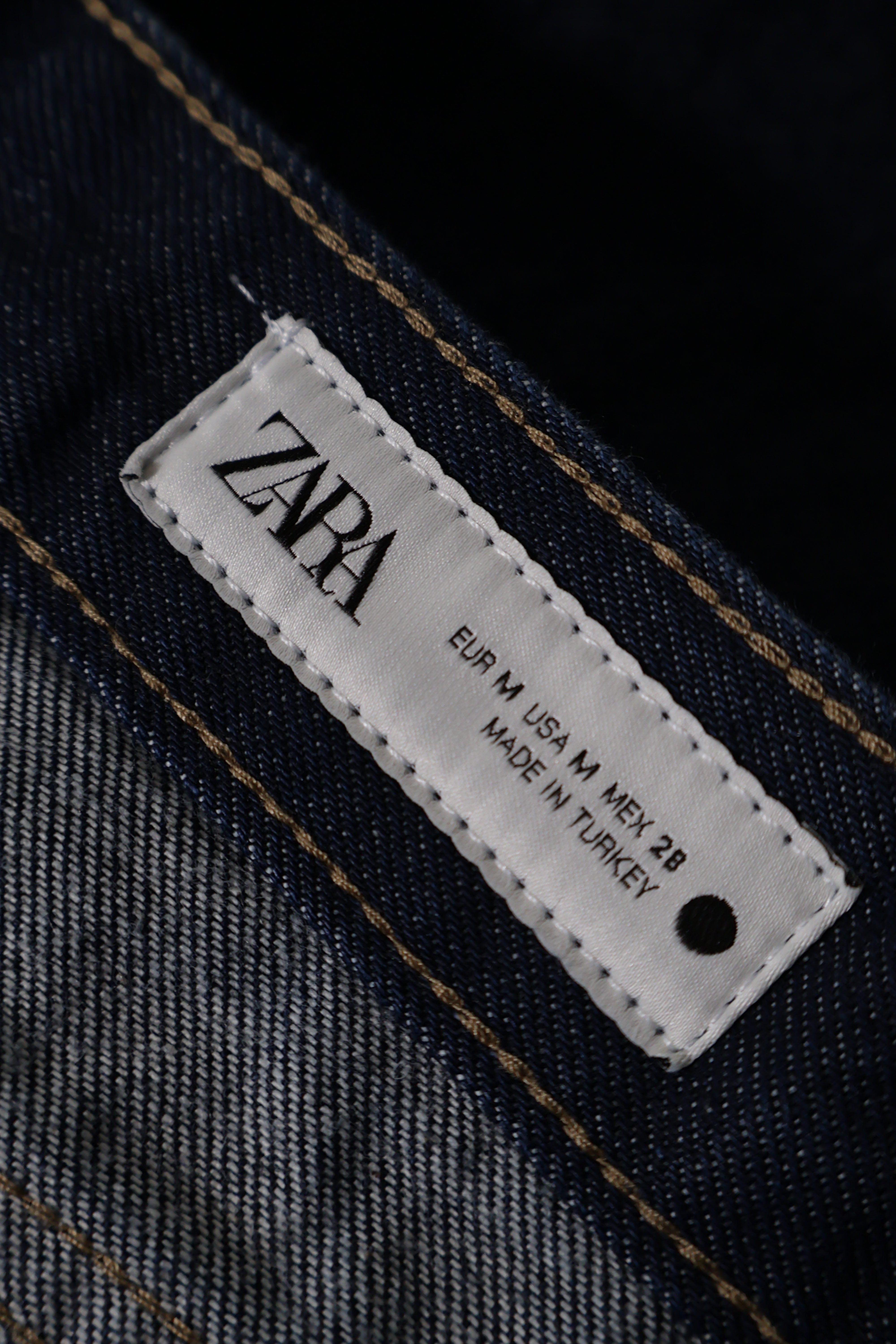 Eticheta marime si compozitie (rotita dreapta) - Blugi scurți - ZARA albaștri închiși din denim cu talie medie – M – Femei