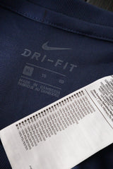 Eticheta marime si compozitie (rotita dreapta) - Tricou - NIKE bleumarin din poliester cu croiala sport – XL – Bărbați