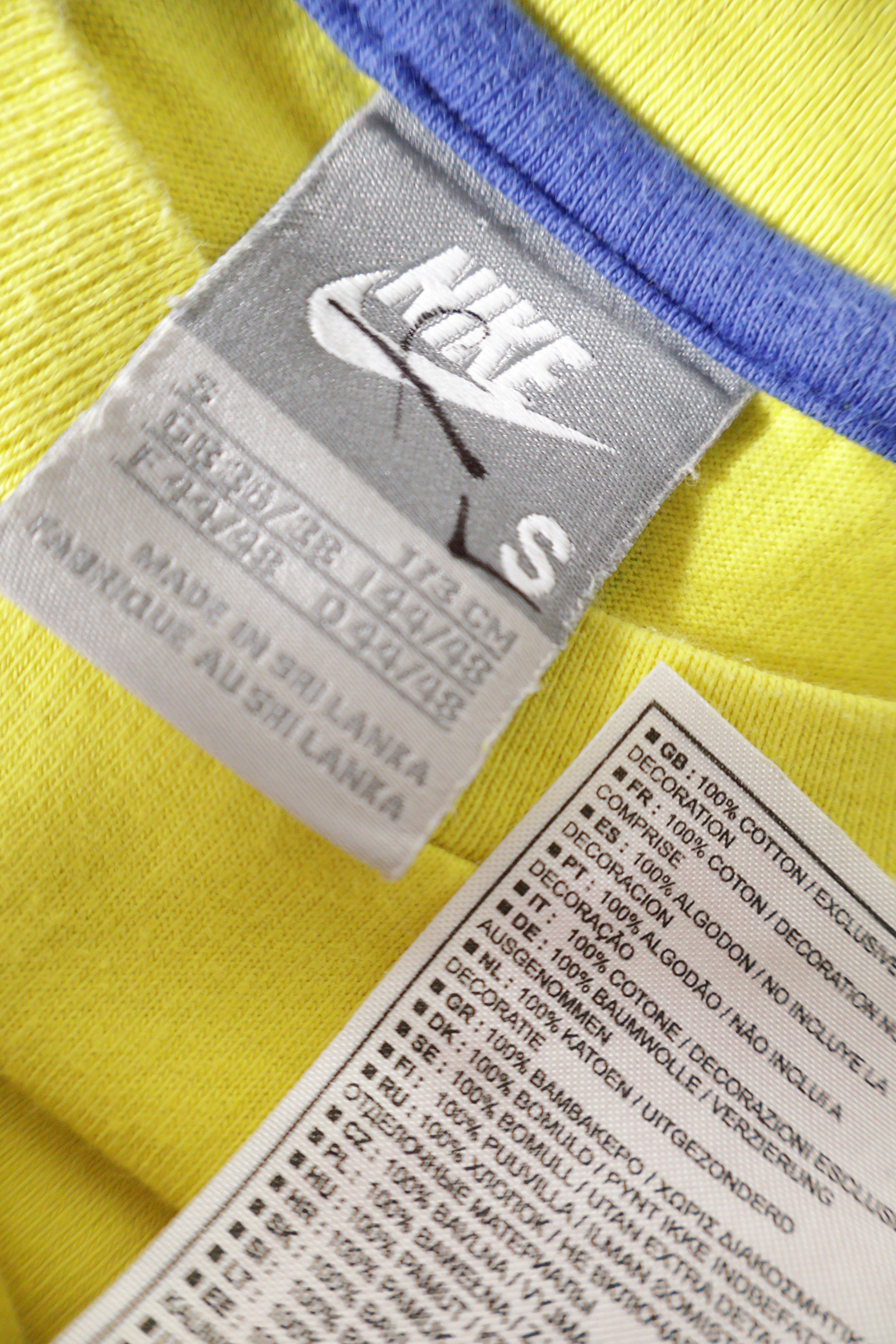 Eticheta marime si compozitie (rotita dreapta) - Tricou - NIKE galben din bumbac cu print frontal si spate grafic – S – Femei