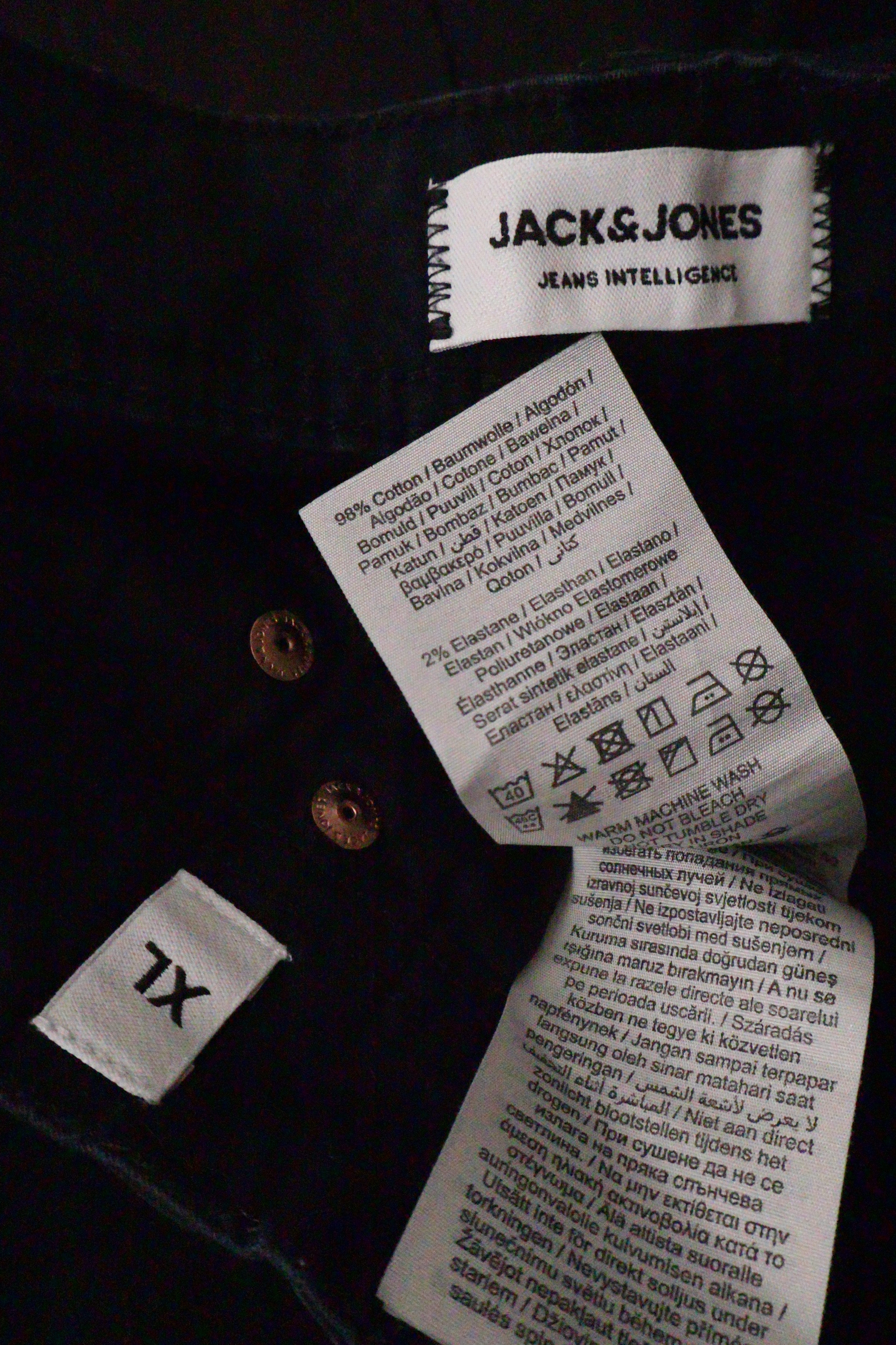 Eticheta marime si compozitie (rotita dreapta) - Pantaloni scurți - JACK&JONES negri din bumbac cu croiala dreapta – XL – Bărbați