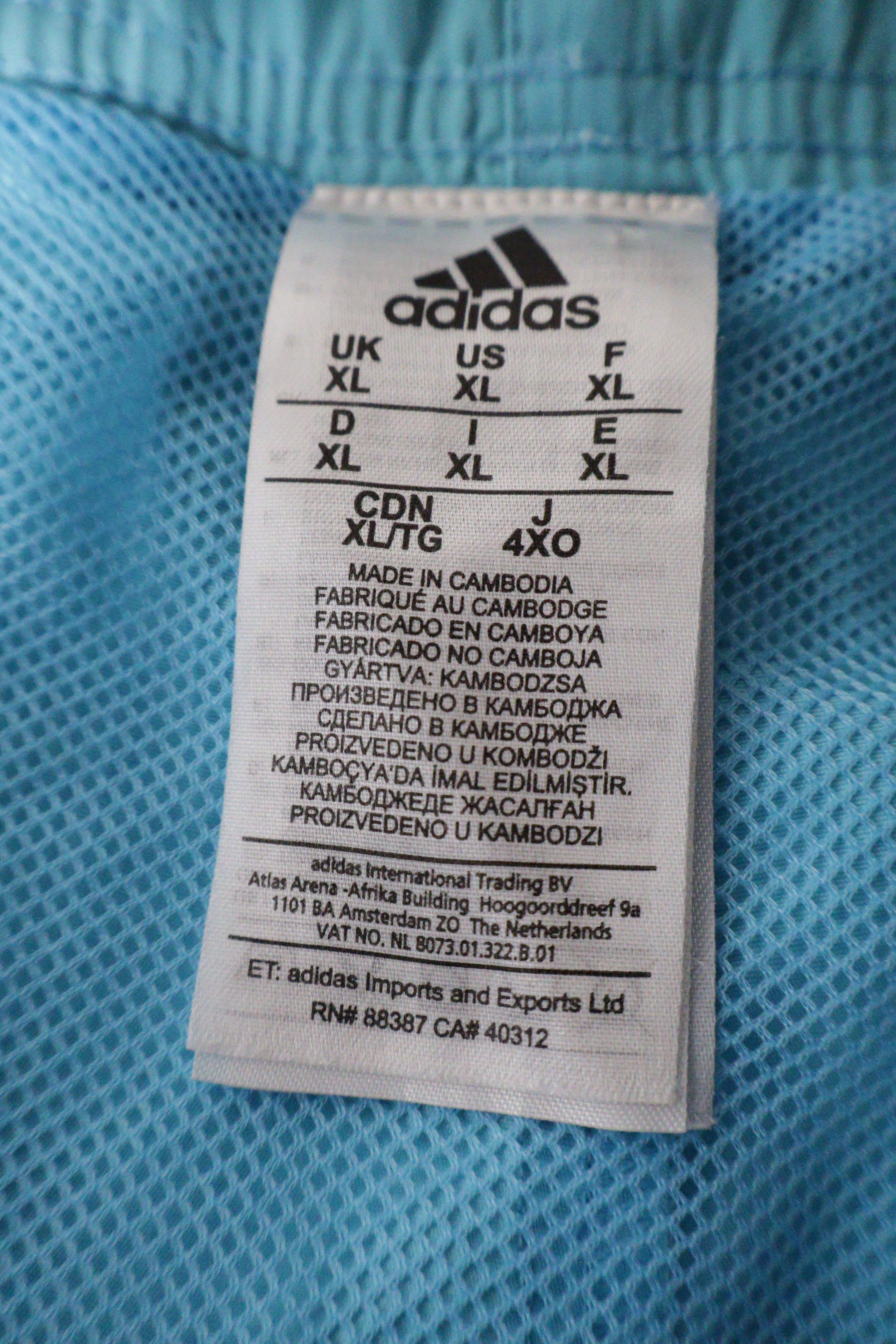 Eticheta marime si compozitie (rotita dreapta) - Pantaloni scurți - Adidas albastru deschis din material usor, cu croiala relaxata – XXL – Bărbați