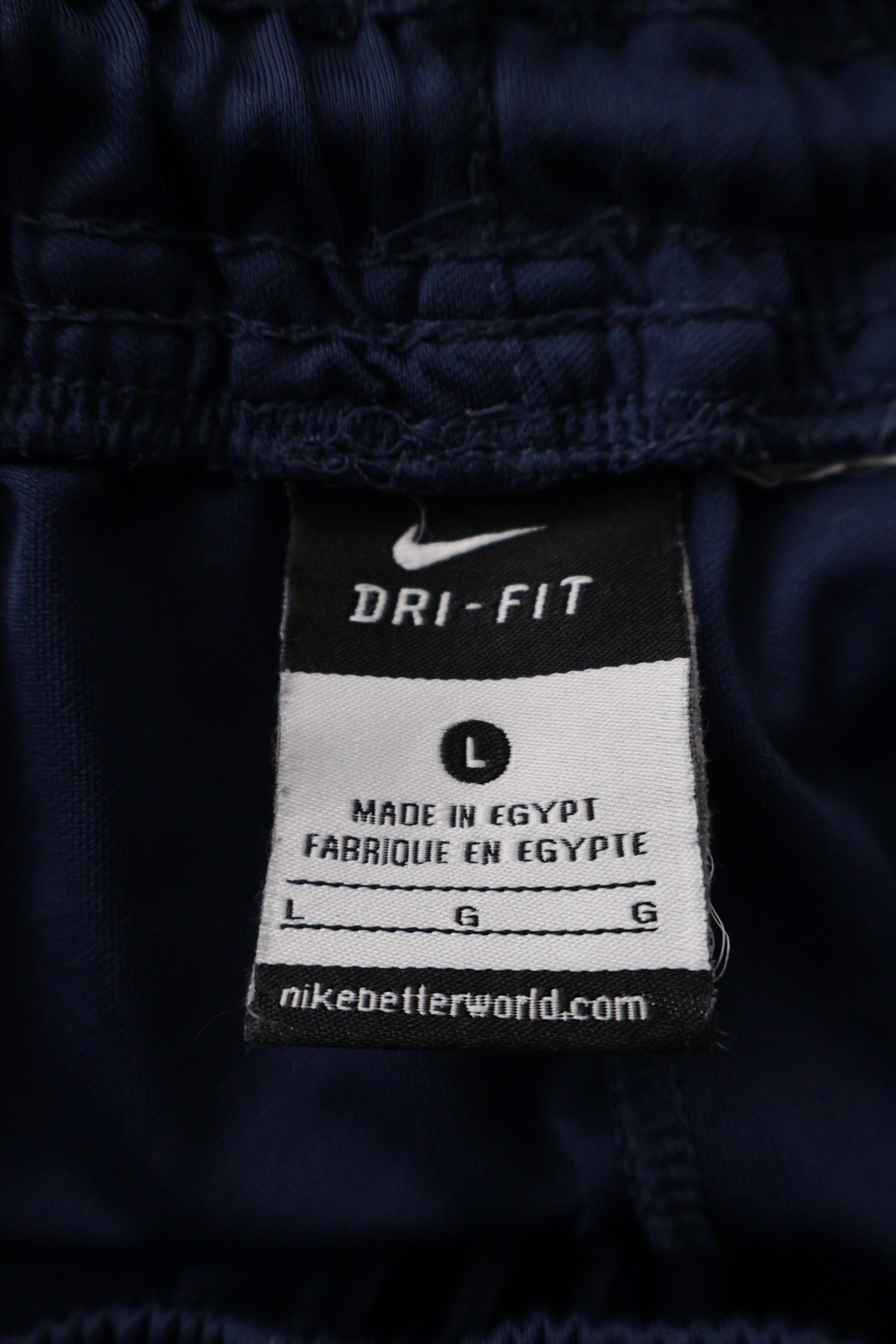 Eticheta marime si compozitie (rotita dreapta) - Pantaloni scurți - NIKE bleumarin cu croială sport și Dri-FIT – L – Bărbați
