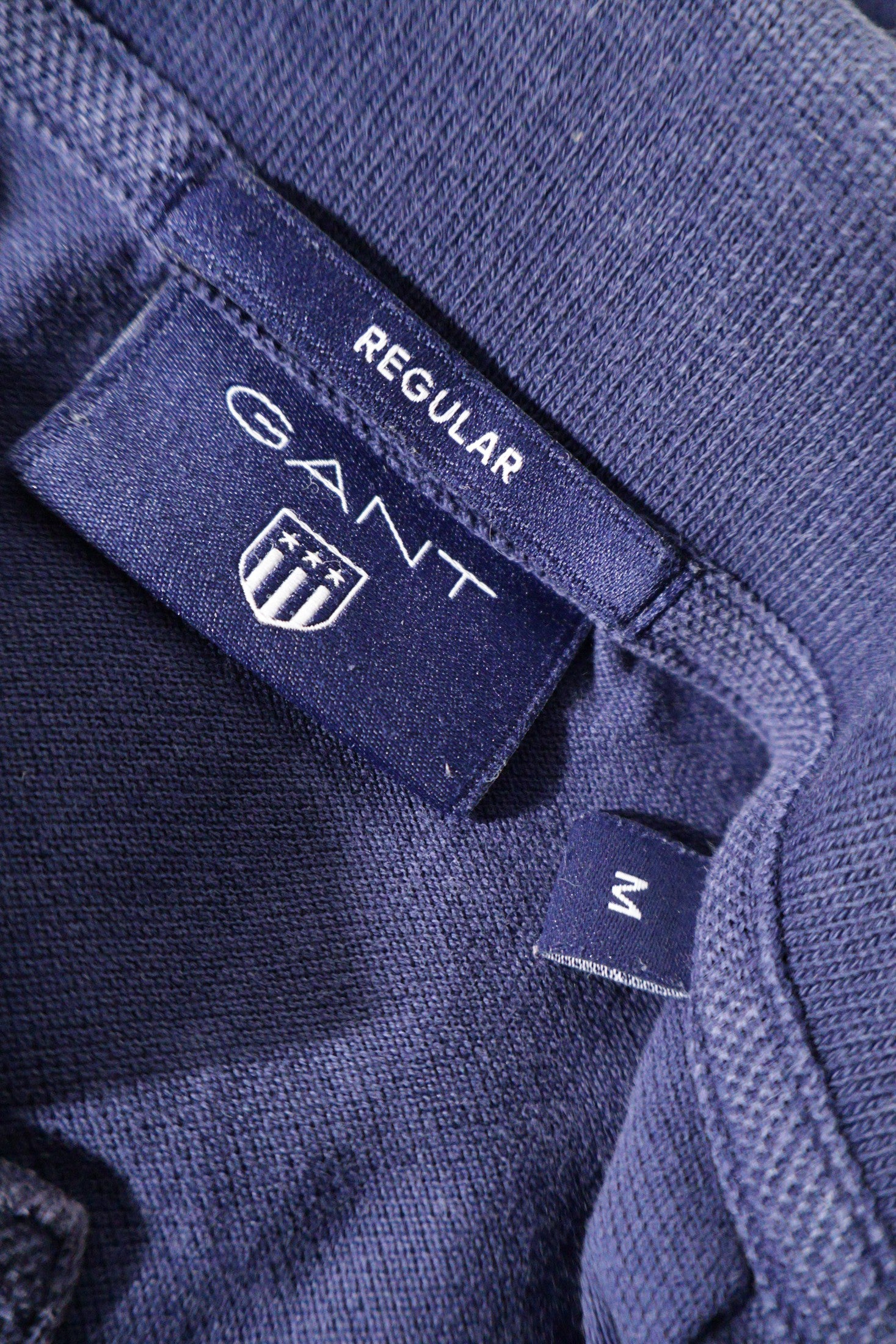 Tricou GANT bleumarin mărime M etichetă mărime și compoziție second-hand premium