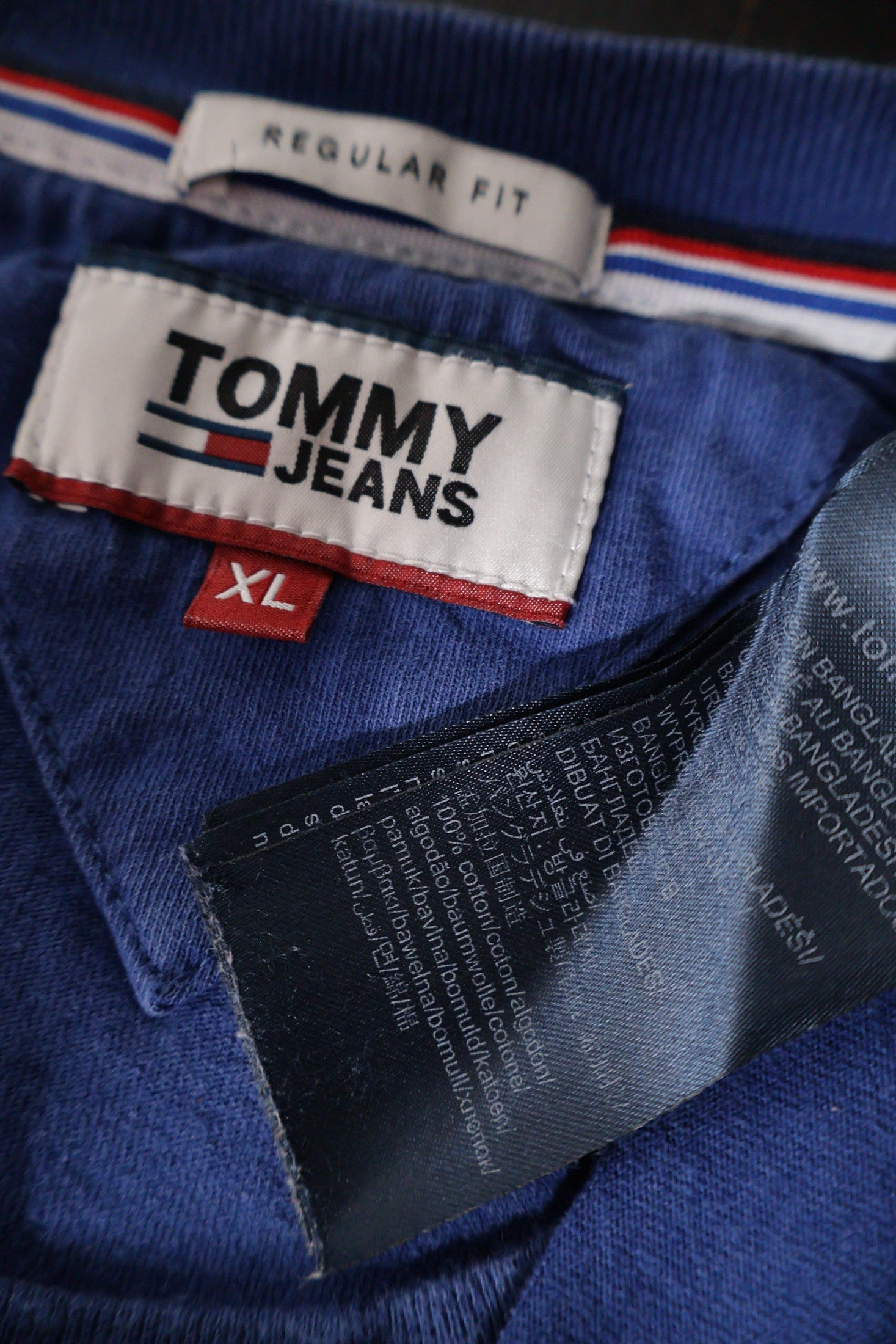 Tricou TOMMY JEANS albastru mărime XL etichetă mărime și compoziție second-hand premium