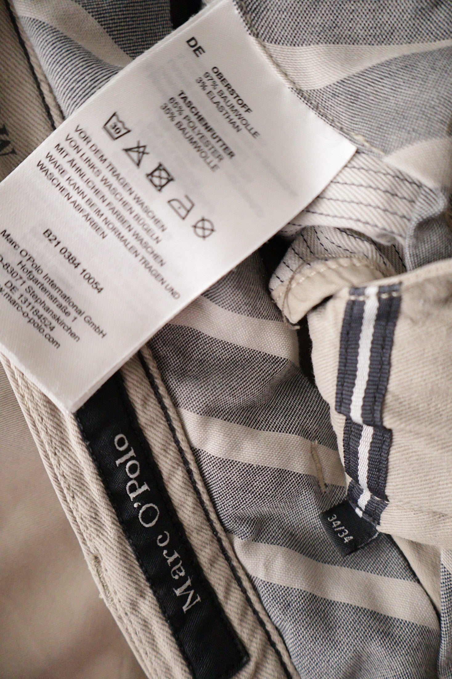 Pantaloni Marc O'Polo bej mărime L etichetă mărime și compoziție second-hand premium